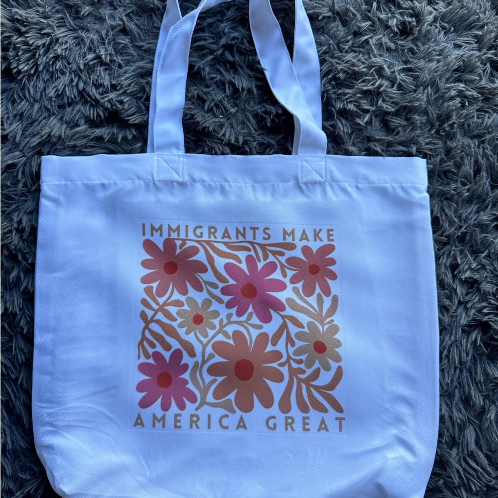 White‎ Tote Bag with Floral Design